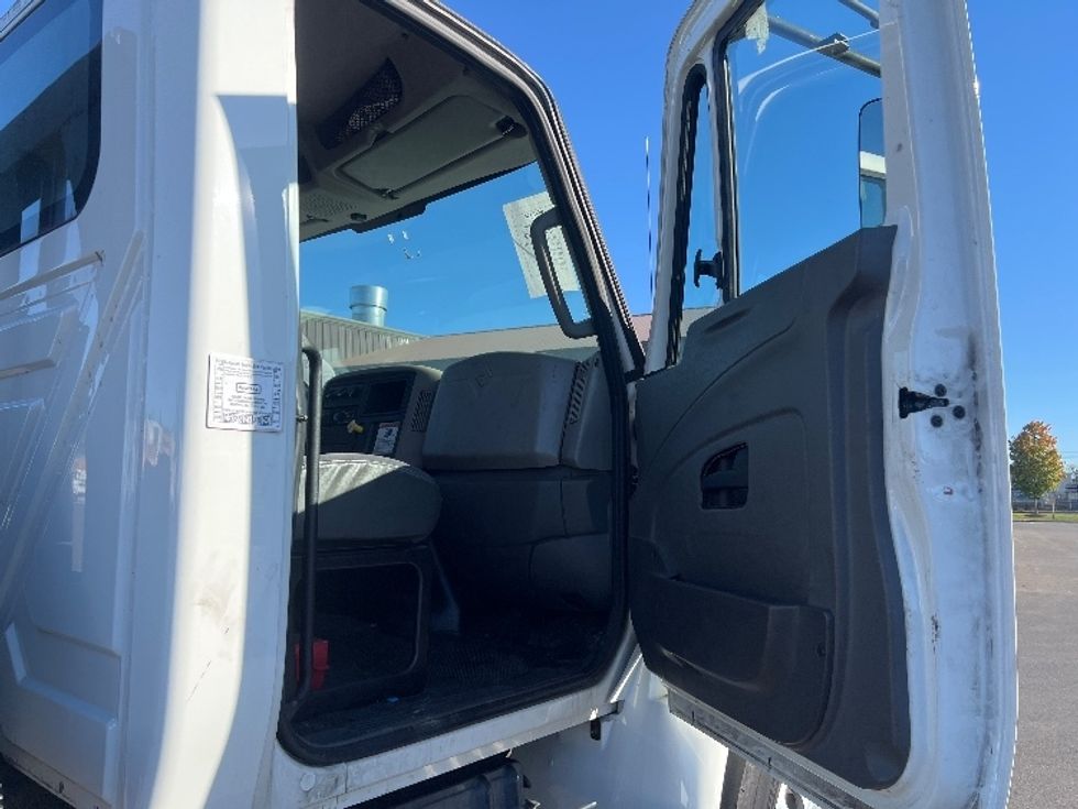 Cab and Chassis Truck-Light and Medium Duty Trucks-International-2019-4300-Bensalem-PA-42,748\n\t\tmiles-$ 39,500 - Image 20