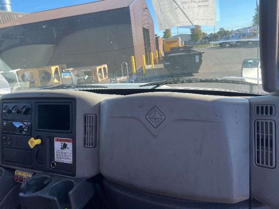 Cab and Chassis Truck-Light and Medium Duty Trucks-International-2019-4300-Bensalem-PA-42,748\n\t\tmiles-$ 39,500 - Image 21