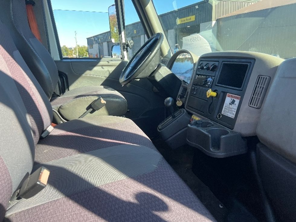 Cab and Chassis Truck-Light and Medium Duty Trucks-International-2019-4300-Bensalem-PA-42,748\n\t\tmiles-$ 39,500 - Image 22