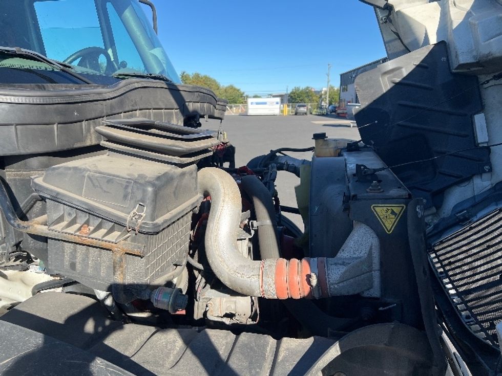 Cab and Chassis Truck-Light and Medium Duty Trucks-International-2019-4300-Bensalem-PA-42,748\n\t\tmiles-$ 39,500 - Image 23
