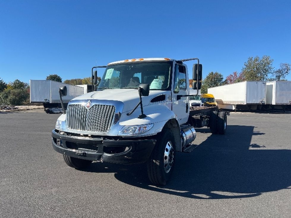 Cab and Chassis Truck-Light and Medium Duty Trucks-International-2019-4300-Bensalem-PA-42,748\n\t\tmiles-$ 39,500 - Image 3