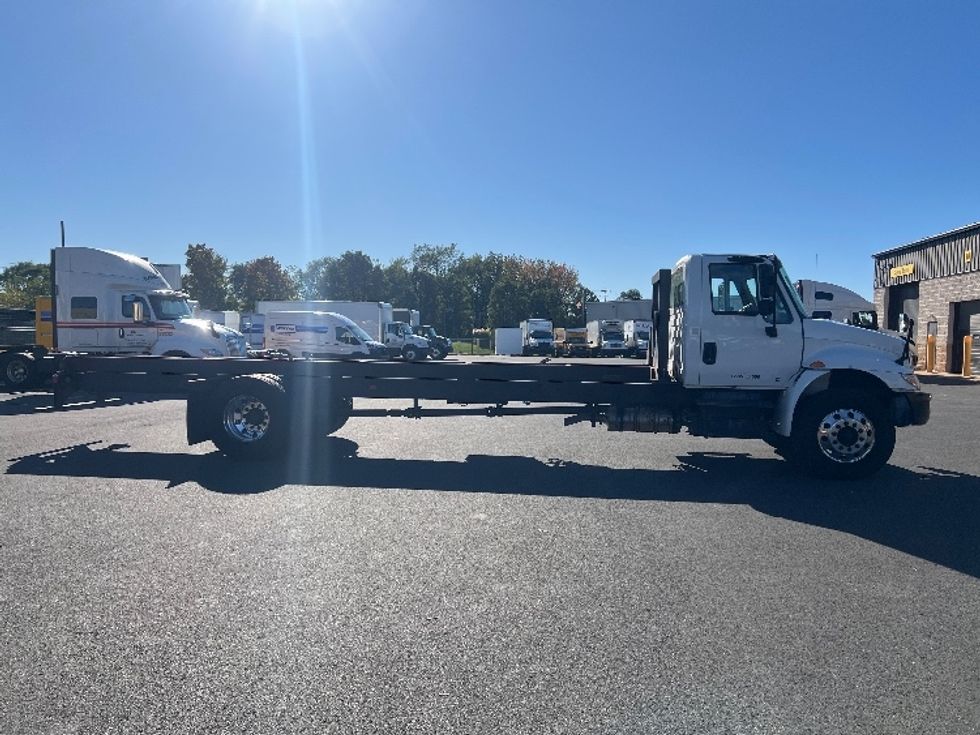 Cab and Chassis Truck-Light and Medium Duty Trucks-International-2019-4300-Bensalem-PA-48,214\n\t\tmiles-$ 39,000 - Image 15