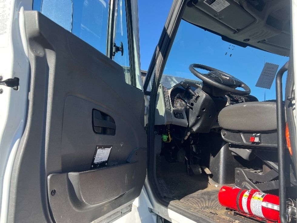 Cab and Chassis Truck-Light and Medium Duty Trucks-International-2019-4300-Bensalem-PA-48,214\n\t\tmiles-$ 39,000 - Image 16
