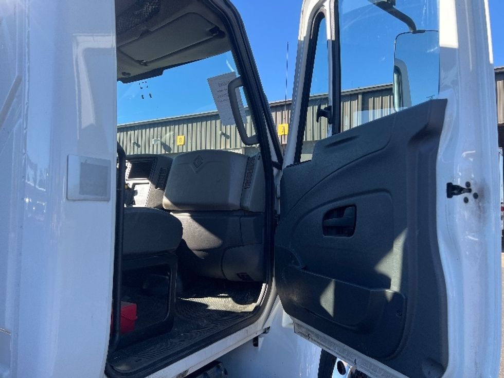 Cab and Chassis Truck-Light and Medium Duty Trucks-International-2019-4300-Bensalem-PA-48,214\n\t\tmiles-$ 39,000 - Image 20