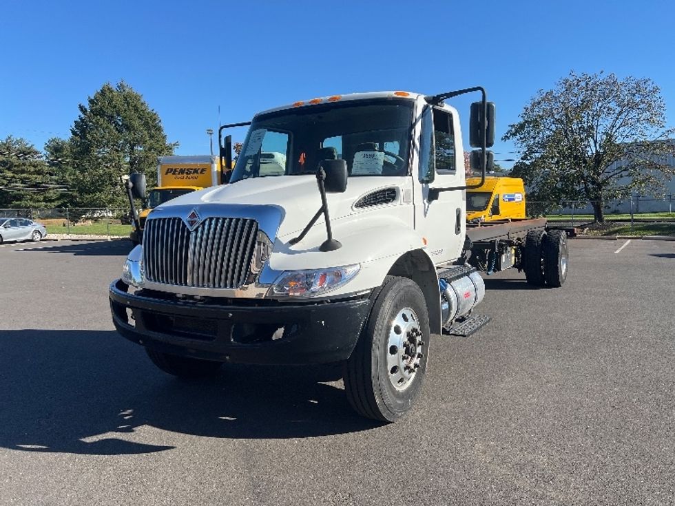 Cab and Chassis Truck-Light and Medium Duty Trucks-International-2019-4300-Bensalem-PA-48,214\n\t\tmiles-$ 39,000 - Image 3