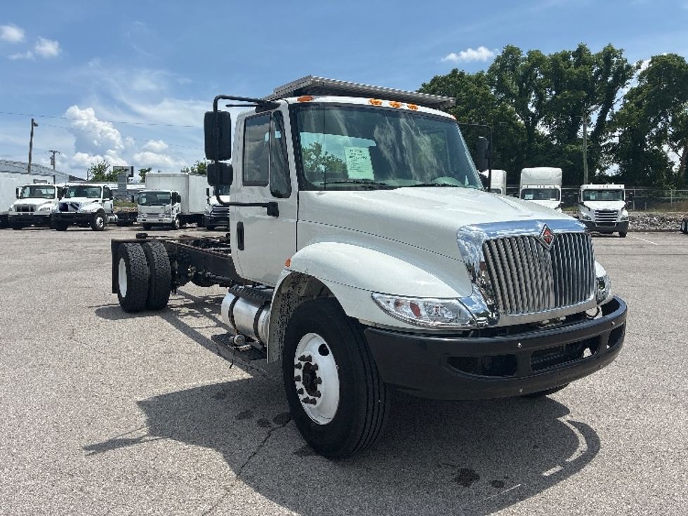 Cab and Chassis Truck-Light and Medium Duty Trucks-International-2019-4300-Nashville (Mount Juliet)-TN-140,697\n\t\tmiles-$ 35,000 - Image 1