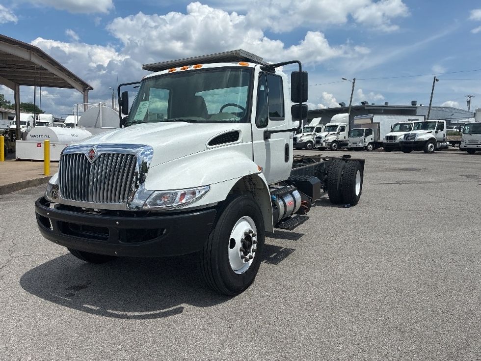 Cab and Chassis Truck-Light and Medium Duty Trucks-International-2019-4300-Nashville (Mount Juliet)-TN-140,697\n\t\tmiles-$ 35,000 - Image 3