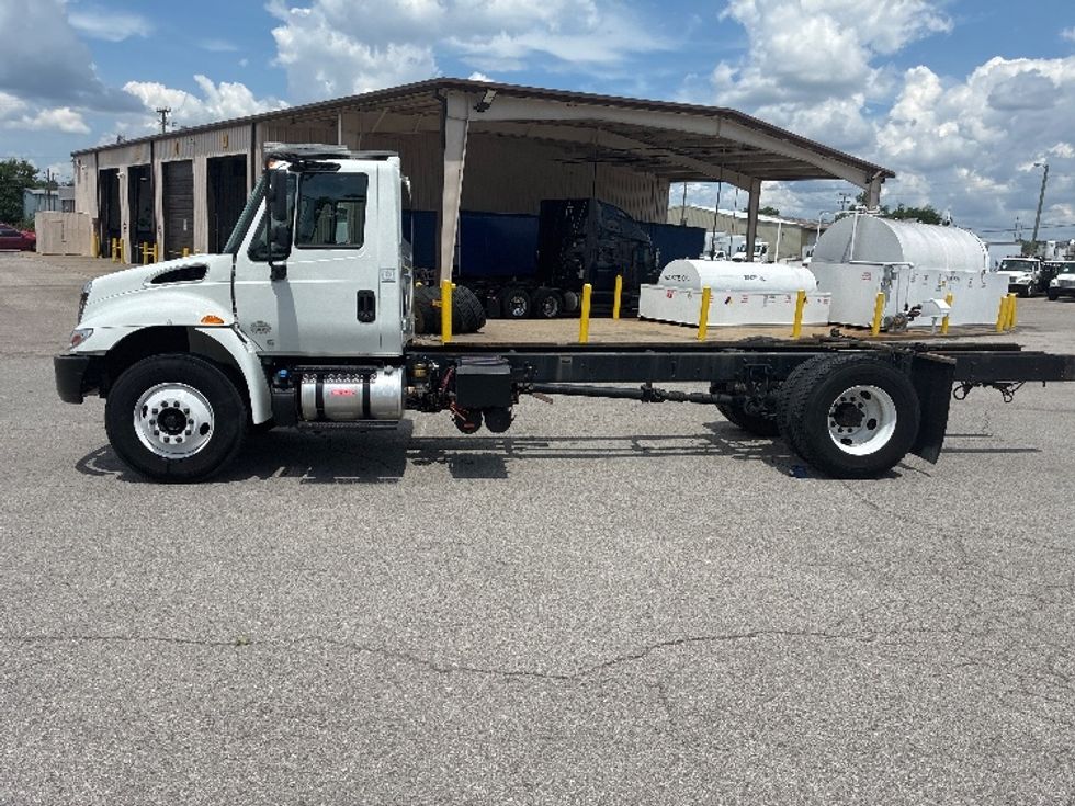 Cab and Chassis Truck-Light and Medium Duty Trucks-International-2019-4300-Nashville (Mount Juliet)-TN-140,697\n\t\tmiles-$ 35,000 - Image 4