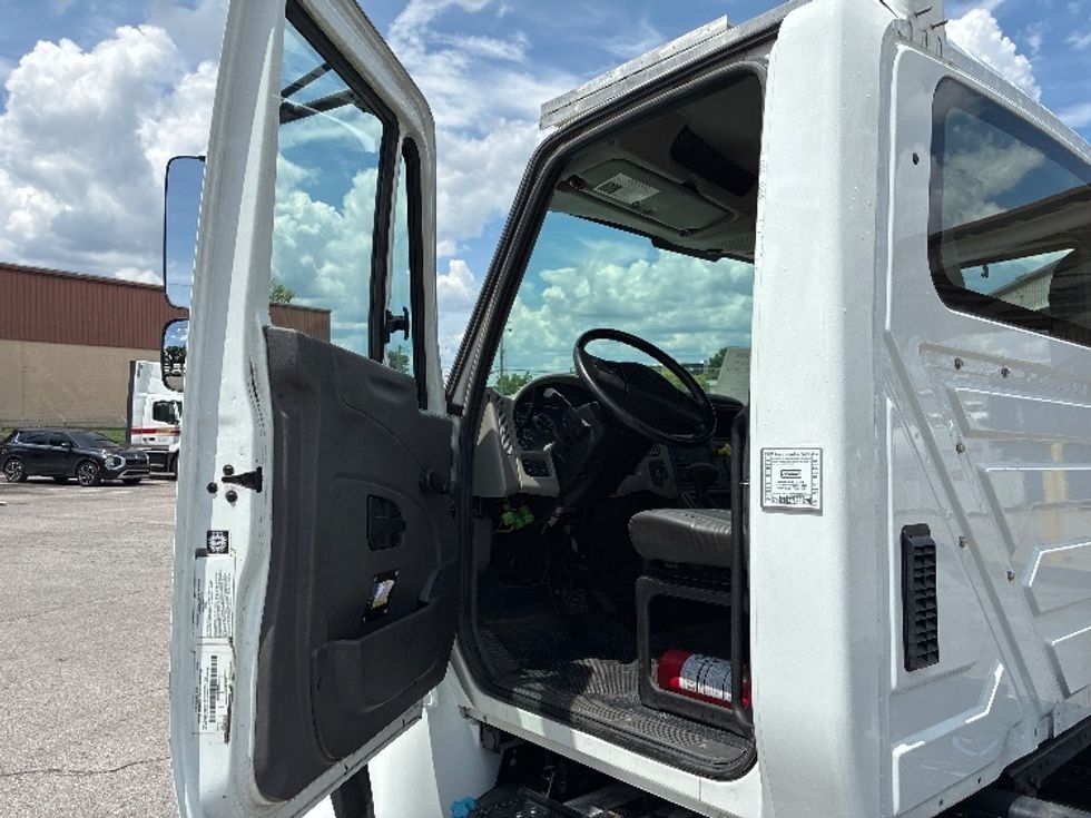 Cab and Chassis Truck-Light and Medium Duty Trucks-International-2019-4300-Nashville (Mount Juliet)-TN-140,697\n\t\tmiles-$ 35,000 - Image 11