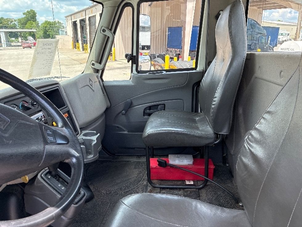 Cab and Chassis Truck-Light and Medium Duty Trucks-International-2019-4300-Nashville (Mount Juliet)-TN-140,697\n\t\tmiles-$ 35,000 - Image 14