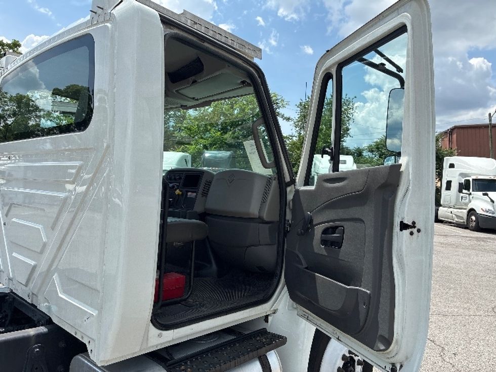 Cab and Chassis Truck-Light and Medium Duty Trucks-International-2019-4300-Nashville (Mount Juliet)-TN-140,697\n\t\tmiles-$ 35,000 - Image 15