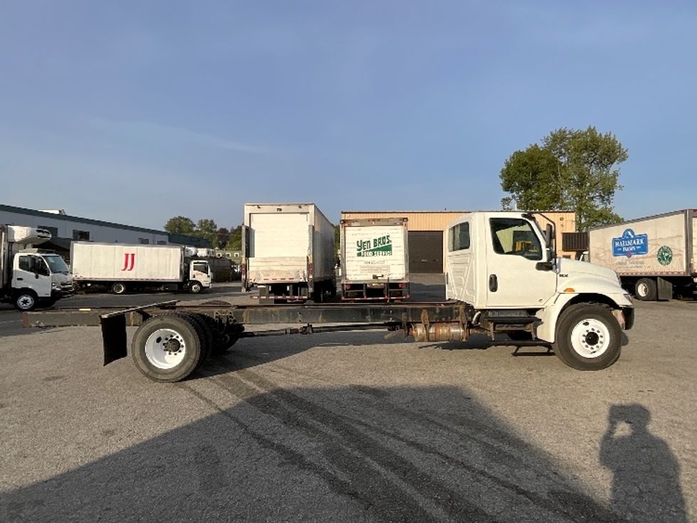 Cab and Chassis Truck-Light and Medium Duty Trucks-International-2019-MV607-Delta-BC-398,942\n\t\tkm-$ 28,500 - Image 10
