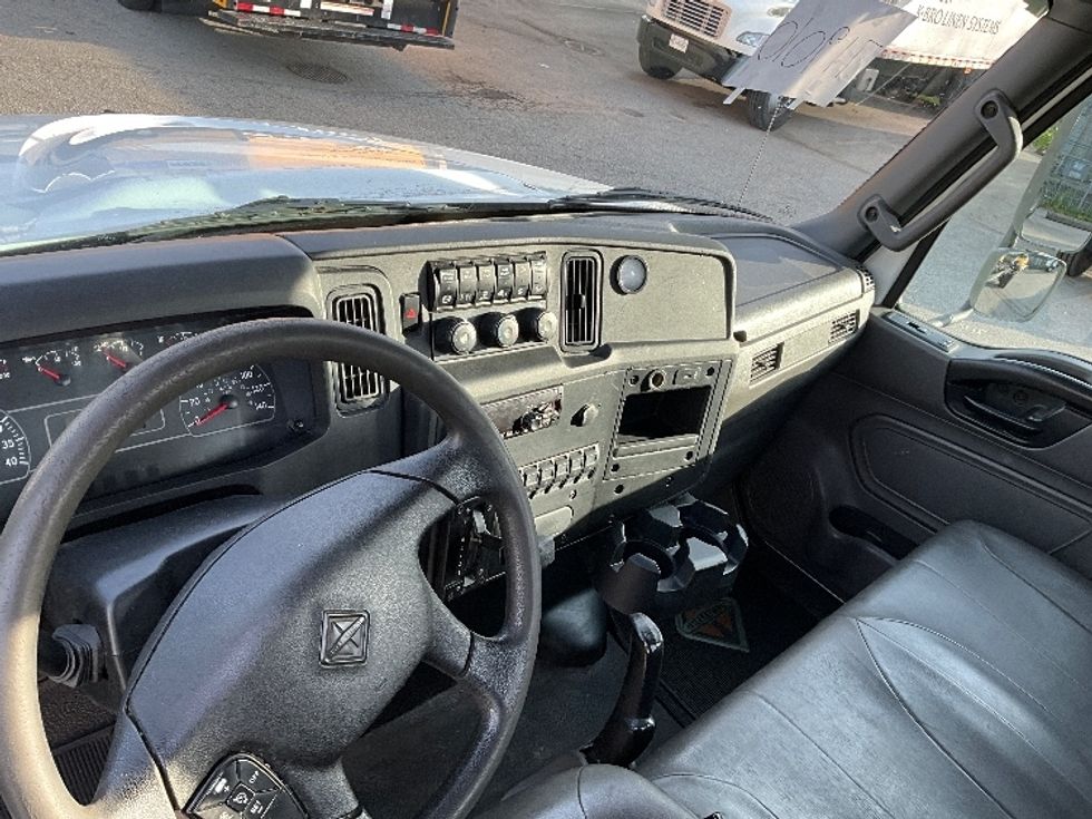 Cab and Chassis Truck-Light and Medium Duty Trucks-International-2019-MV607-Delta-BC-398,942\n\t\tkm-$ 28,500 - Image 13