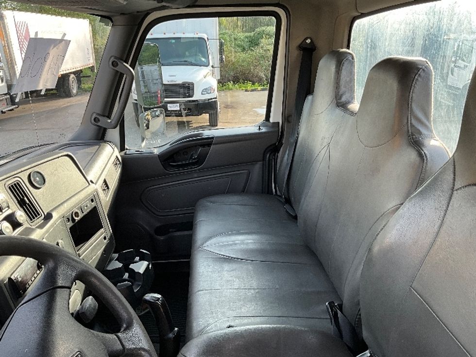 Cab and Chassis Truck-Light and Medium Duty Trucks-International-2019-MV607-Delta-BC-398,942\n\t\tkm-$ 28,500 - Image 14