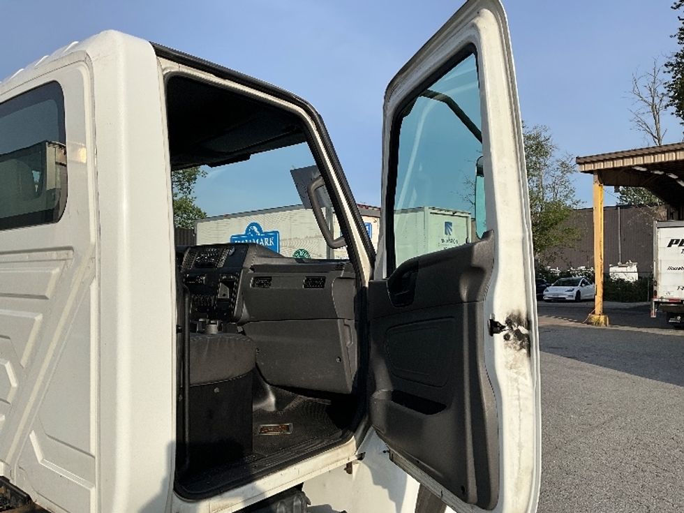 Cab and Chassis Truck-Light and Medium Duty Trucks-International-2019-MV607-Delta-BC-398,942\n\t\tkm-$ 28,500 - Image 15