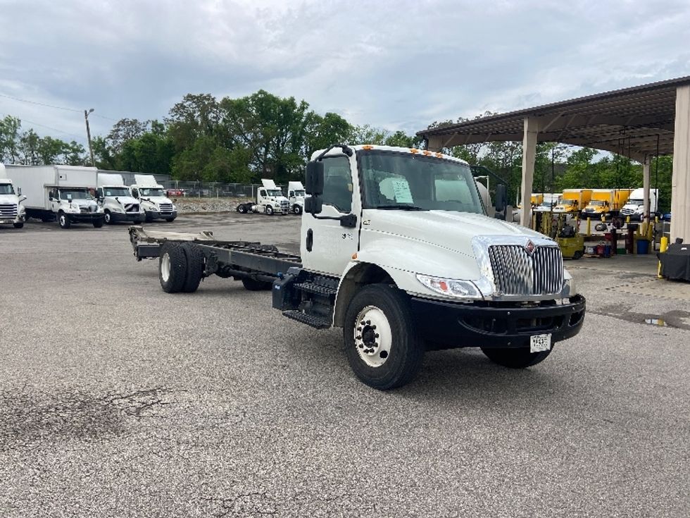 Cab and Chassis Truck-Light and Medium Duty Trucks-International-2019-MV607-Nashville (Mount Juliet)-TN-255,533\n\t\tmiles-$ 27,750 - Image 1