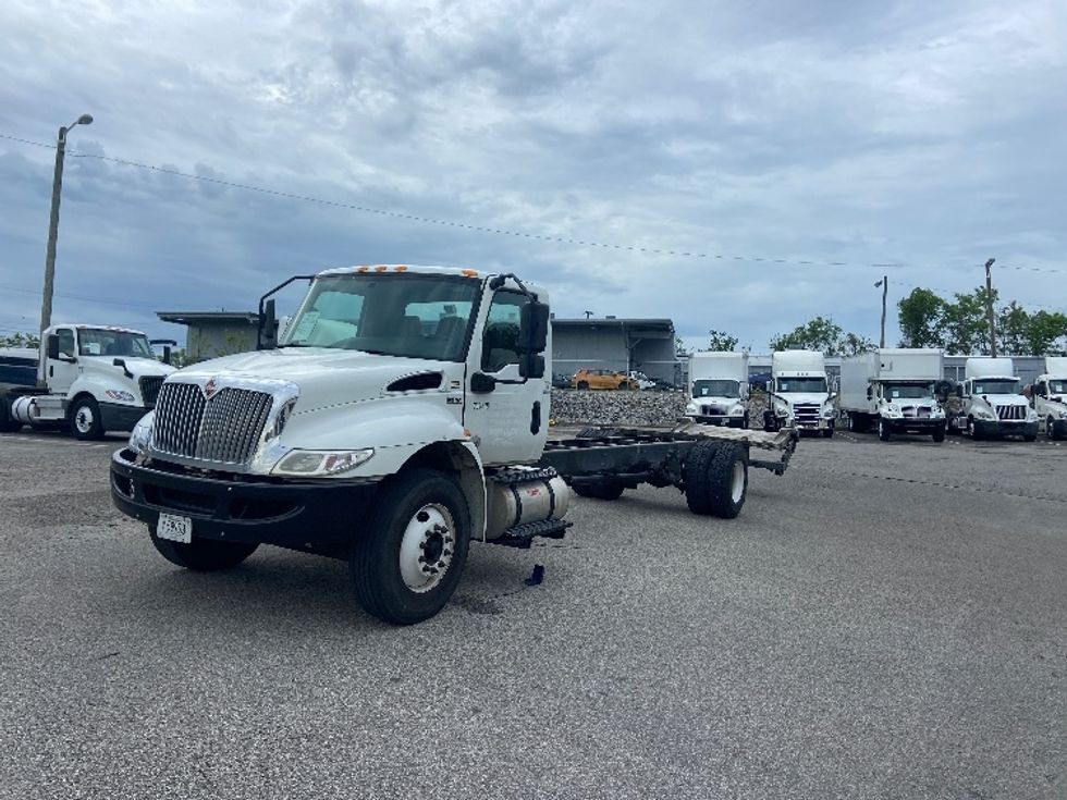 Cab and Chassis Truck-Light and Medium Duty Trucks-International-2019-MV607-Nashville (Mount Juliet)-TN-255,533\n\t\tmiles-$ 27,750 - Image 3