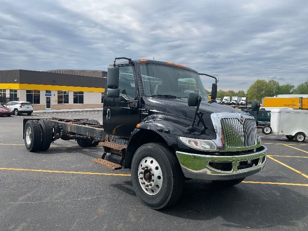 Cab and Chassis Truck-Light and Medium Duty Trucks-International-2020-MV607-Akron-OH-199,678\n\t\tmiles-$ 33,500 - Image 1