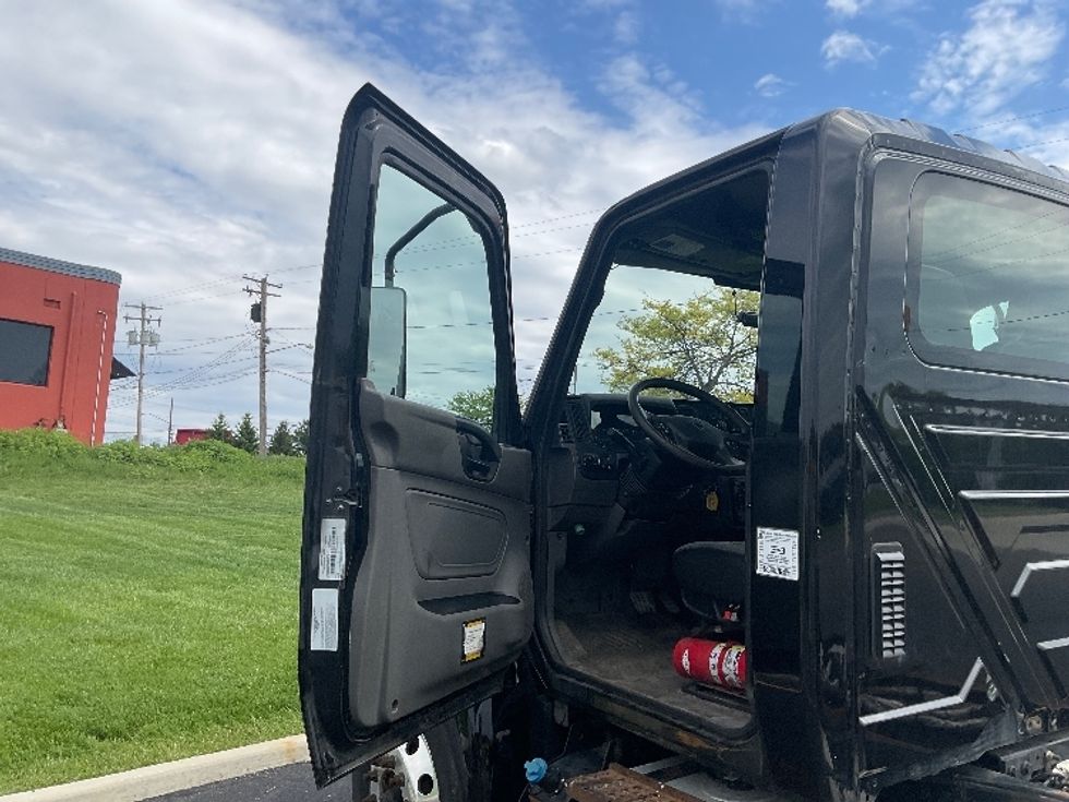 Cab and Chassis Truck-Light and Medium Duty Trucks-International-2020-MV607-Akron-OH-199,678\n\t\tmiles-$ 33,500 - Image 16
