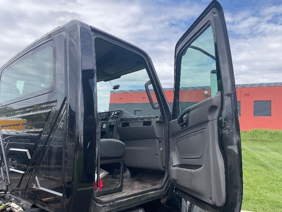 Cab and Chassis Truck-Light and Medium Duty Trucks-International-2020-MV607-Akron-OH-199,678\n\t\tmiles-$ 33,500 - Image 20