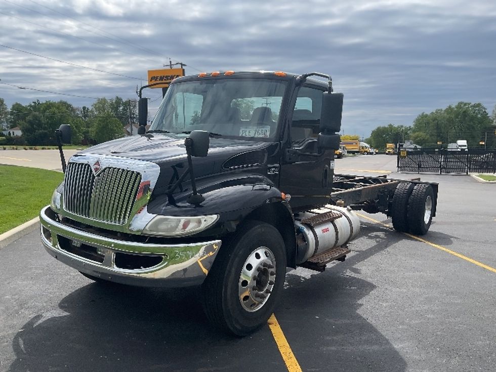 Cab and Chassis Truck-Light and Medium Duty Trucks-International-2020-MV607-Akron-OH-199,678\n\t\tmiles-$ 33,500 - Image 3