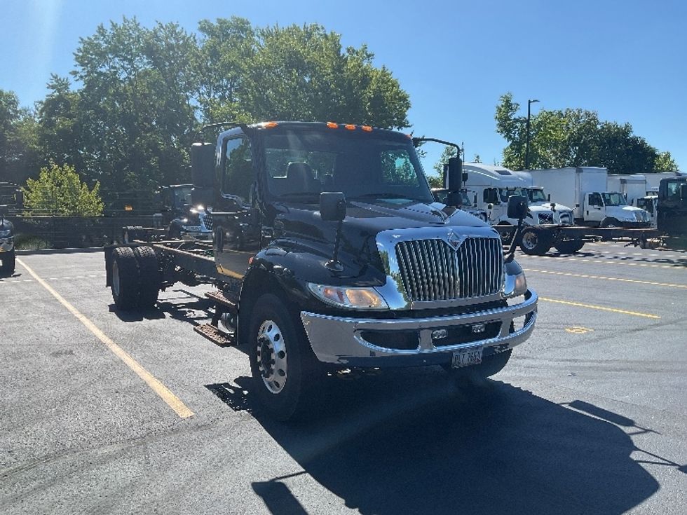 Cab and Chassis Truck-Light and Medium Duty Trucks-International-2020-MV607-Akron-OH-241,008\n\t\tmiles-$ 30,500 - Image 1