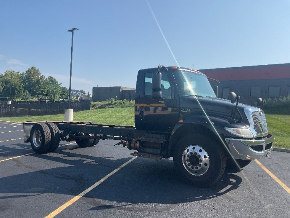 Cab and Chassis Truck-Light and Medium Duty Trucks-International-2020-MV607-Akron-OH-245,340\n\t\tmiles-$ 30,750 - Image 1