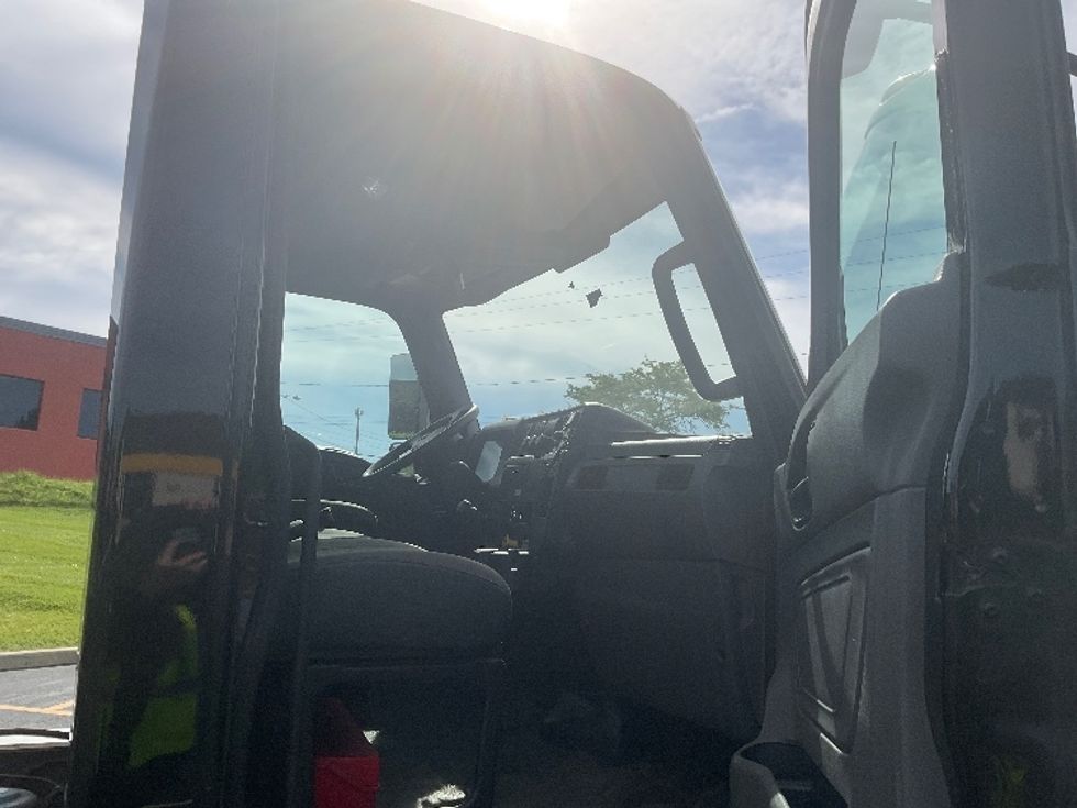 Cab and Chassis Truck-Light and Medium Duty Trucks-International-2020-MV607-Akron-OH-248,074\n\t\tmiles-$ 28,500 - Image 19