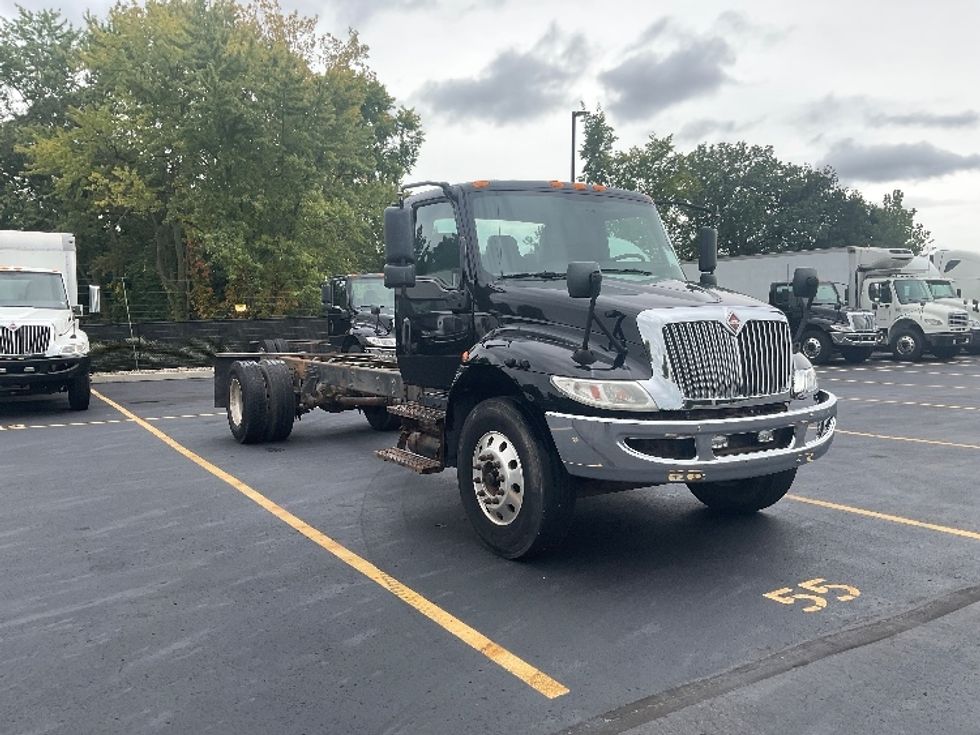 Cab and Chassis Truck-Light and Medium Duty Trucks-International-2020-MV607-Akron-OH-252,699\n\t\tmiles-$ 30,750 - Image 1