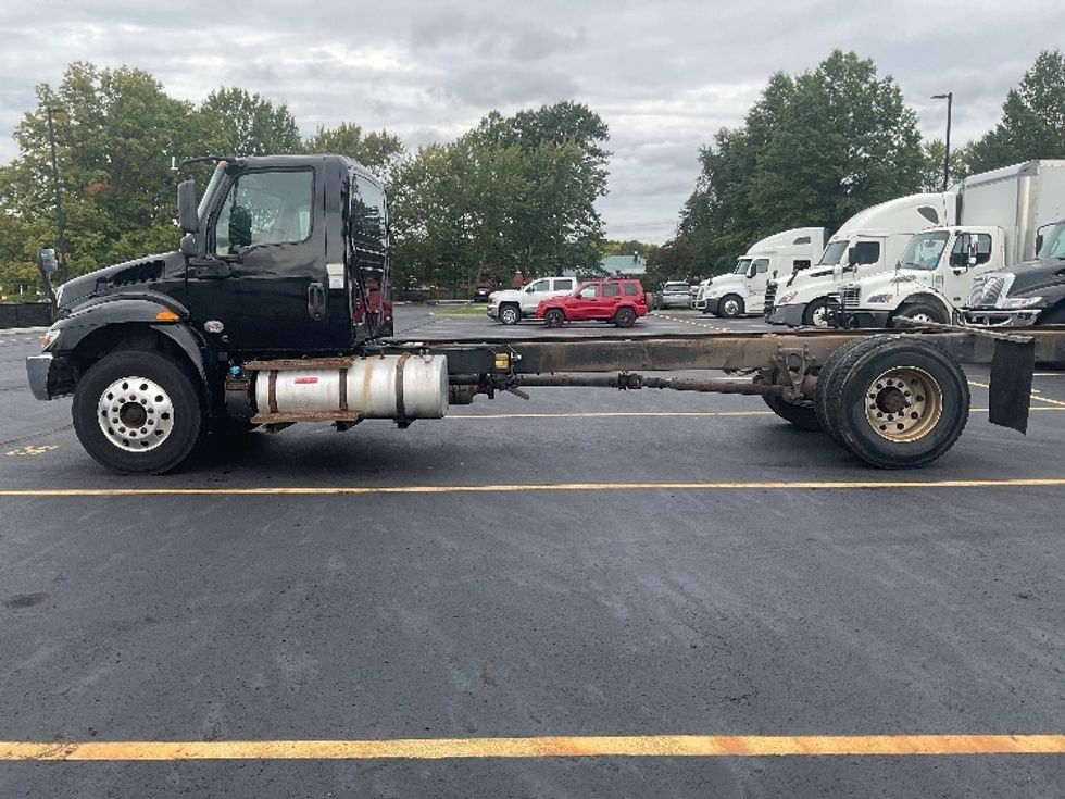 Cab and Chassis Truck-Light and Medium Duty Trucks-International-2020-MV607-Akron-OH-252,699\n\t\tmiles-$ 30,750 - Image 4