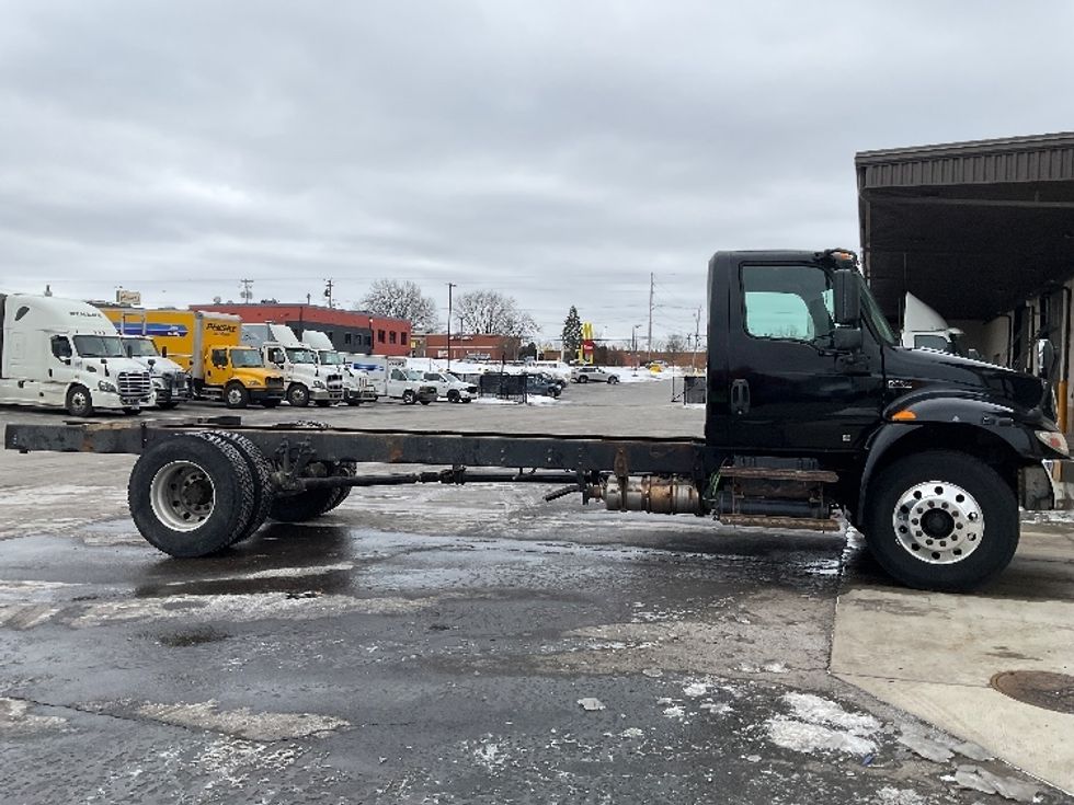 Cab and Chassis Truck-Light and Medium Duty Trucks-International-2020-MV607-Akron-OH-260,989\n\t\tmiles-$ 26,000 - Image 4