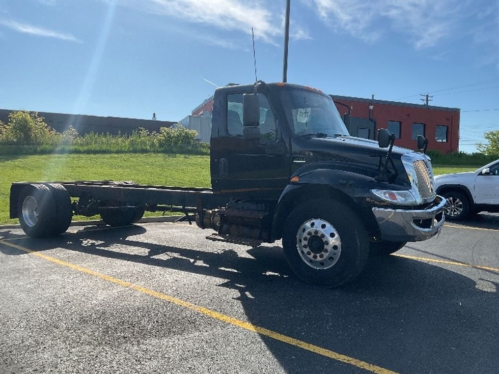 Cab and Chassis Truck-Light and Medium Duty Trucks-International-2020-MV607-Akron-OH-274,123\n\t\tmiles-$ 24,750 - Image 1