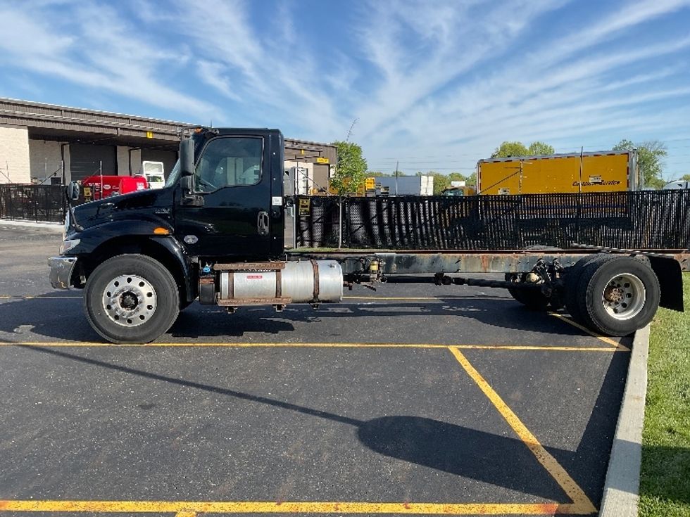 Cab and Chassis Truck-Light and Medium Duty Trucks-International-2020-MV607-Akron-OH-274,123\n\t\tmiles-$ 24,750 - Image 4