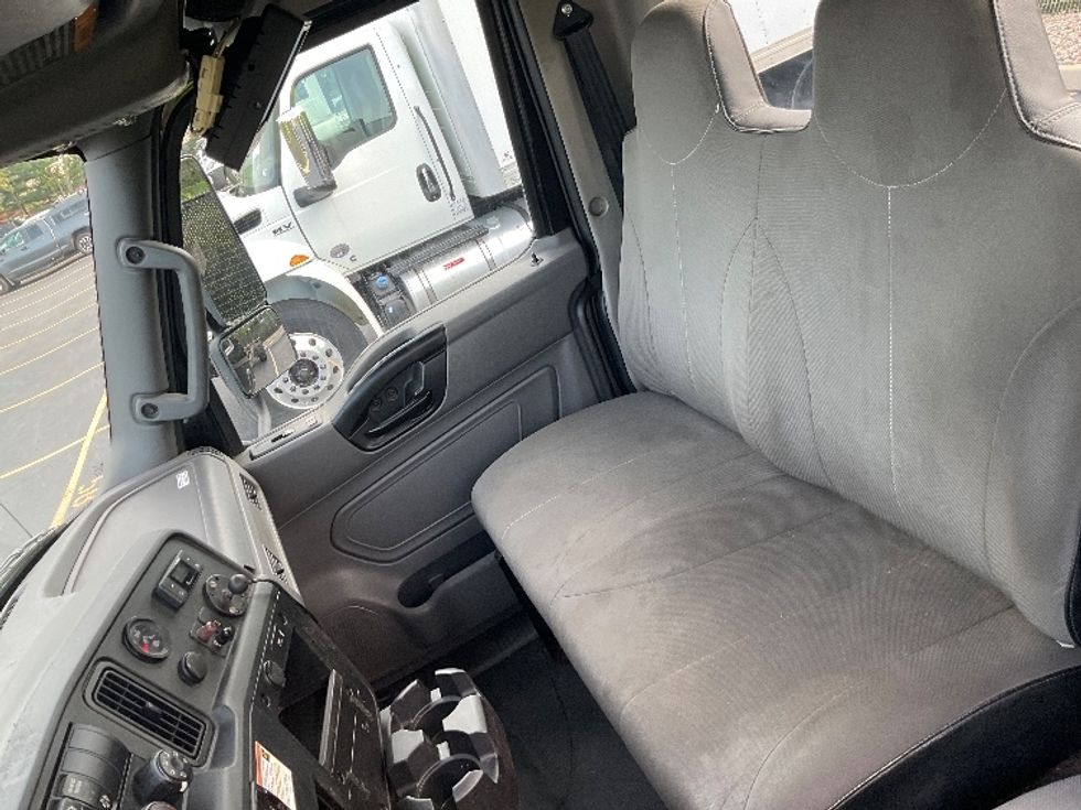 Cab and Chassis Truck-Light and Medium Duty Trucks-International-2020-MV607-Akron-OH-317,049\n\t\tmiles-$ 21,000 - Image 15