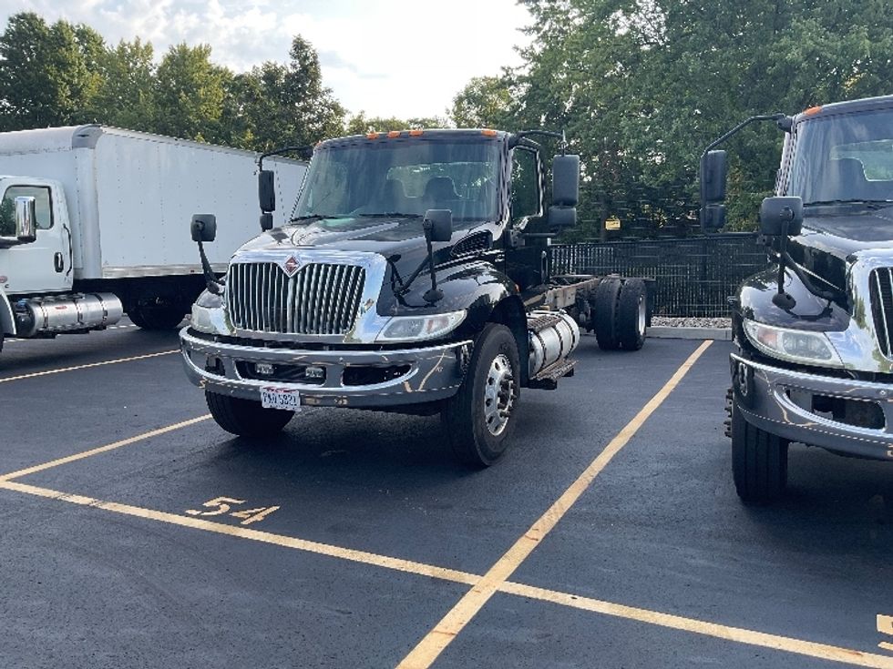 Cab and Chassis Truck-Light and Medium Duty Trucks-International-2020-MV607-Akron-OH-317,049\n\t\tmiles-$ 21,000 - Image 3