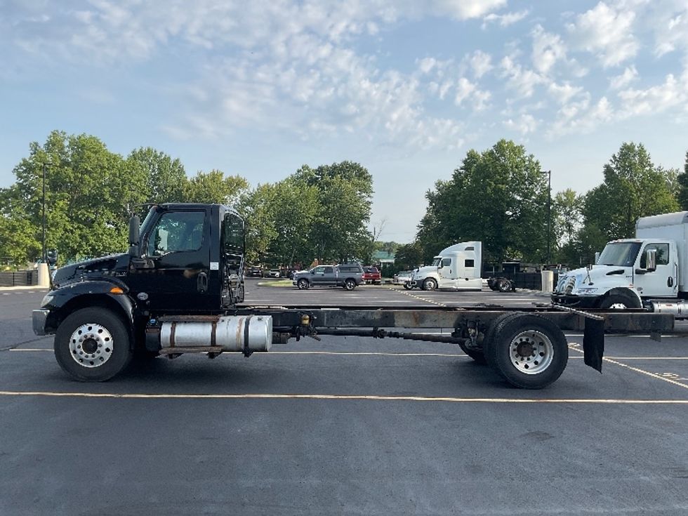 Cab and Chassis Truck-Light and Medium Duty Trucks-International-2020-MV607-Akron-OH-317,049\n\t\tmiles-$ 21,000 - Image 4