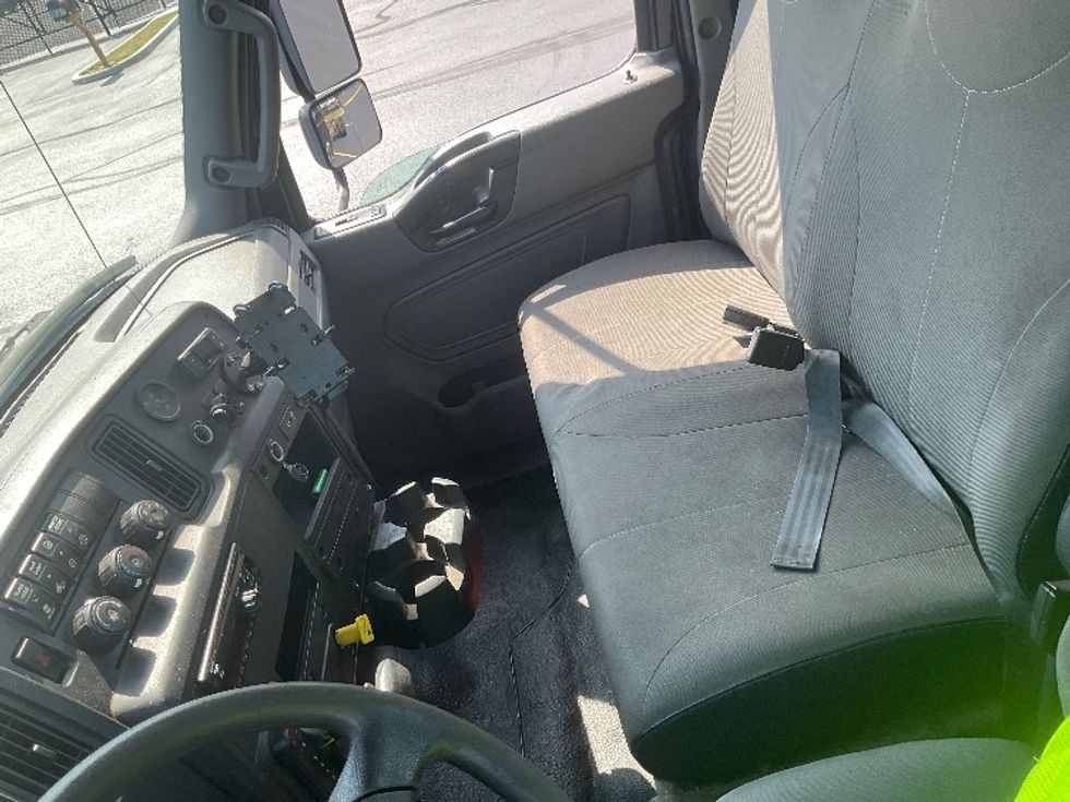 Cab and Chassis Truck-Light and Medium Duty Trucks-International-2020-MV607-Akron-OH-319,883\n\t\tmiles-$ 21,500 - Image 17