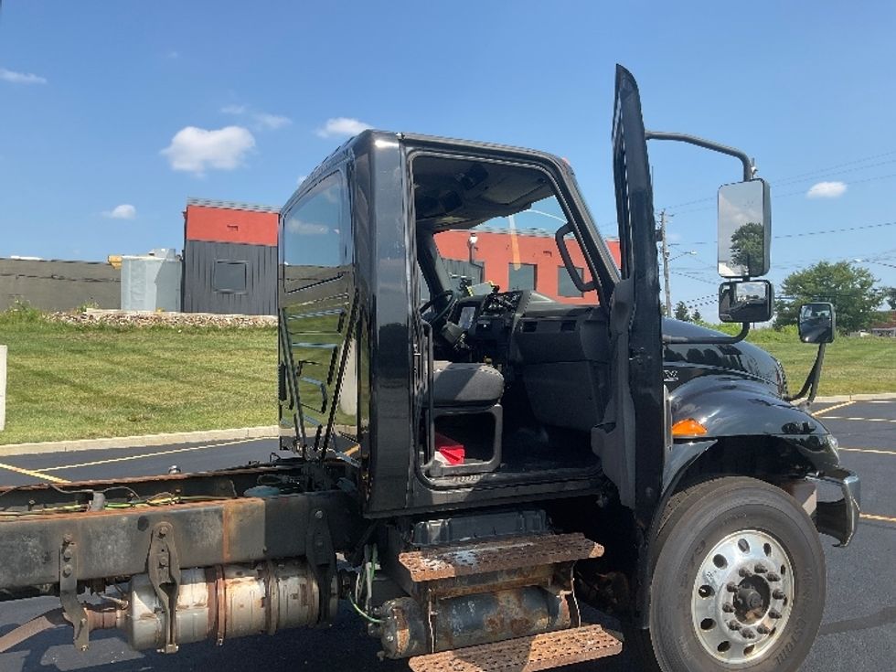 Cab and Chassis Truck-Light and Medium Duty Trucks-International-2020-MV607-Akron-OH-319,883\n\t\tmiles-$ 21,500 - Image 18