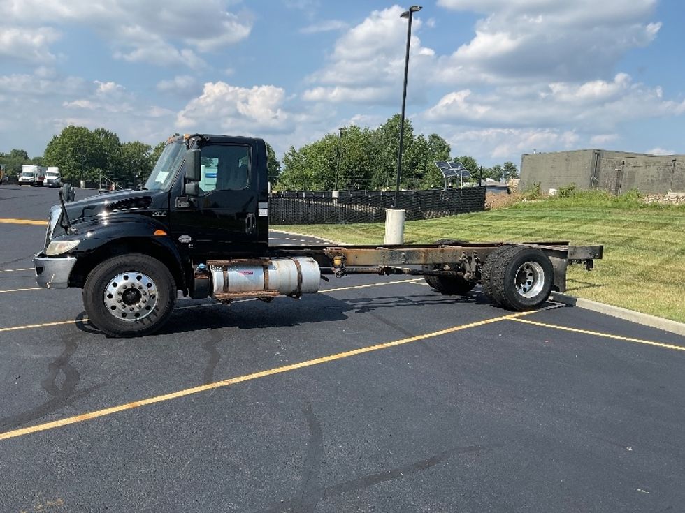 Cab and Chassis Truck-Light and Medium Duty Trucks-International-2020-MV607-Akron-OH-319,883\n\t\tmiles-$ 21,500 - Image 4