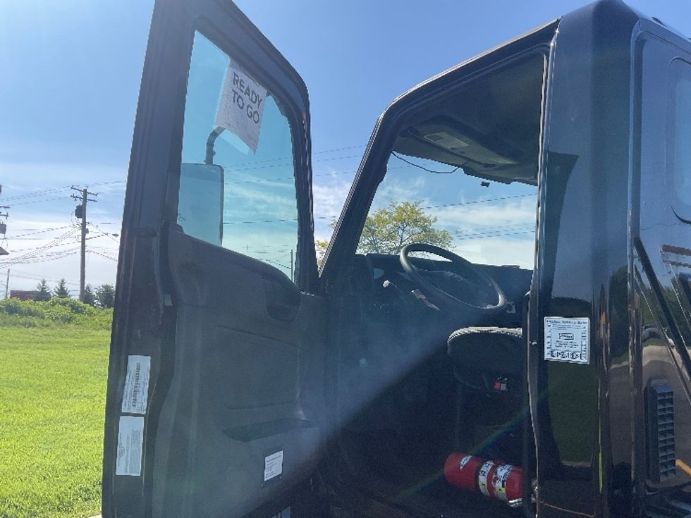 Cab and Chassis Truck-Light and Medium Duty Trucks-International-2020-MV607-Akron-OH-340,370\n\t\tmiles-$ 20,500 - Image 16