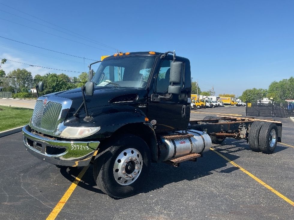 Cab and Chassis Truck-Light and Medium Duty Trucks-International-2020-MV607-Akron-OH-340,370\n\t\tmiles-$ 20,500 - Image 3