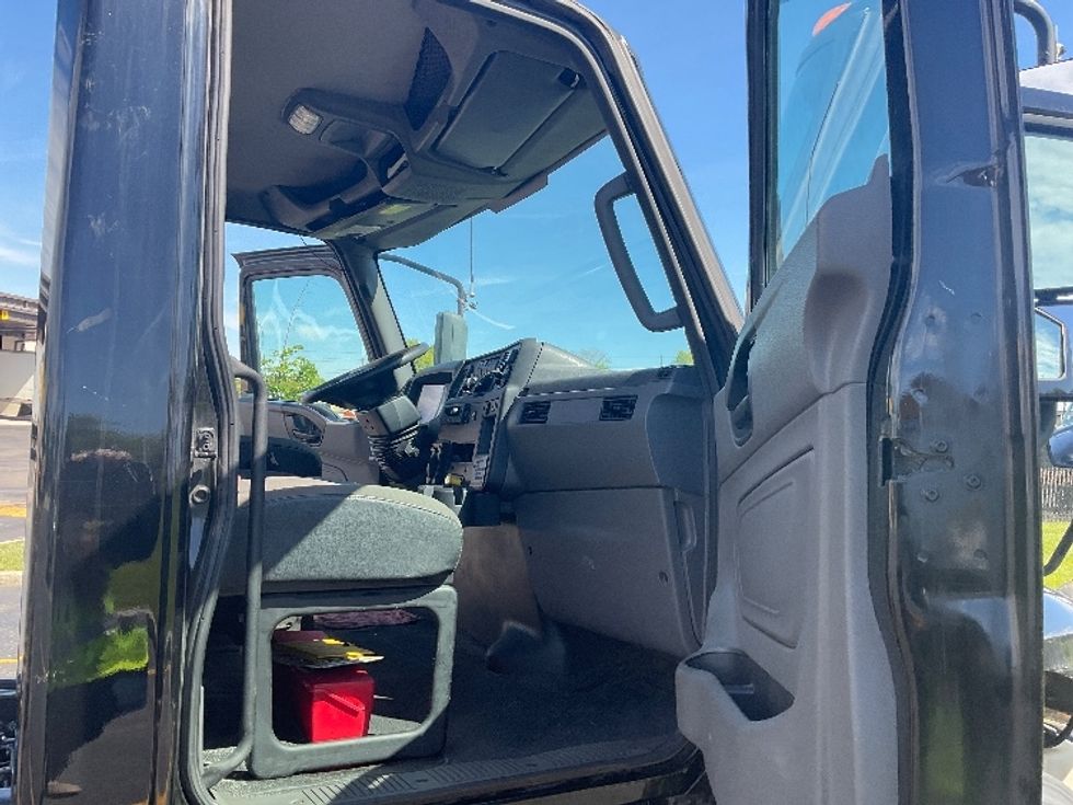 Cab and Chassis Truck-Light and Medium Duty Trucks-International-2020-MV607-Akron-OH-389,565\n\t\tmiles-$ 20,500 - Image 19