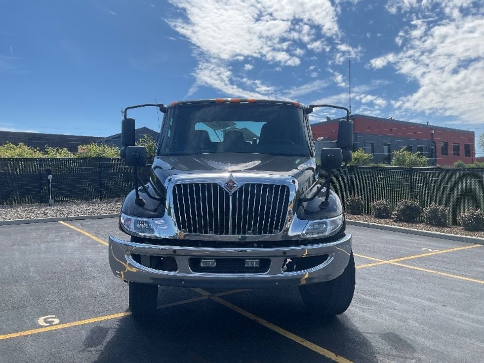 Cab and Chassis Truck-Light and Medium Duty Trucks-International-2020-MV607-Akron-OH-389,565\n\t\tmiles-$ 20,500 - Image 2