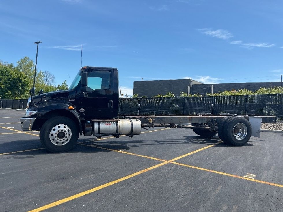 Cab and Chassis Truck-Light and Medium Duty Trucks-International-2020-MV607-Akron-OH-389,565\n\t\tmiles-$ 20,500 - Image 4