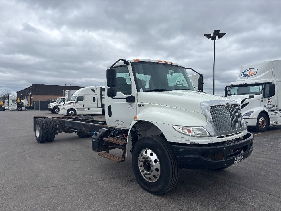 Cab and Chassis Truck-Light and Medium Duty Trucks-International-2020-MV607-Brampton-ON-256,240\n\t\tkm-$ 55,750 - Image 1