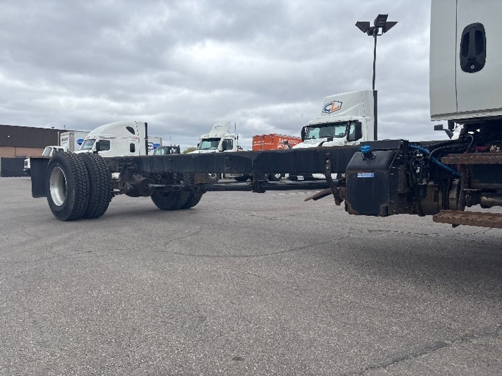 Cab and Chassis Truck-Light and Medium Duty Trucks-International-2020-MV607-Brampton-ON-256,240\n\t\tkm-$ 55,750 - Image 10