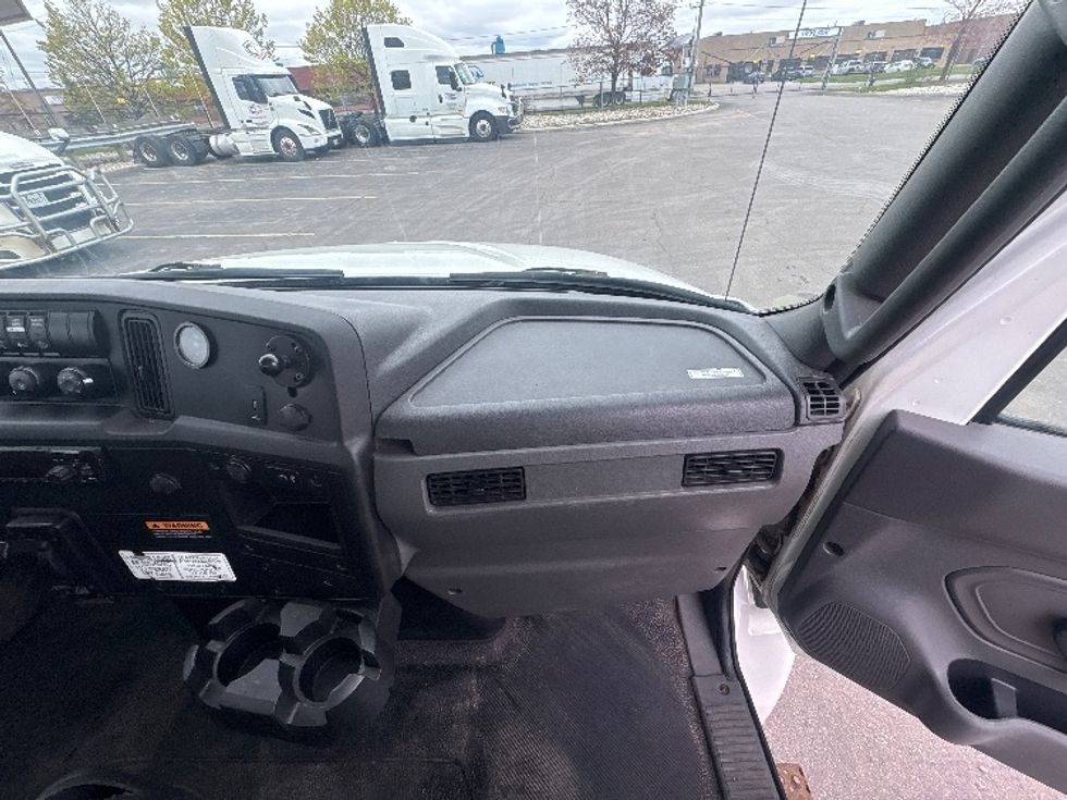 Cab and Chassis Truck-Light and Medium Duty Trucks-International-2020-MV607-Brampton-ON-256,240\n\t\tkm-$ 55,750 - Image 17