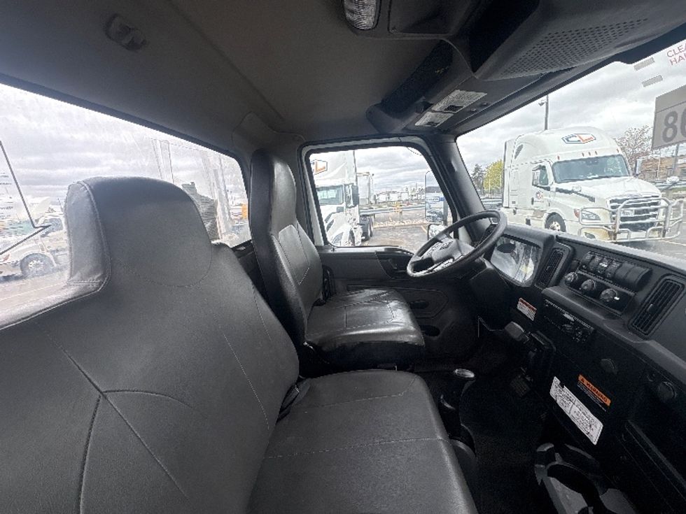 Cab and Chassis Truck-Light and Medium Duty Trucks-International-2020-MV607-Brampton-ON-256,240\n\t\tkm-$ 55,750 - Image 18