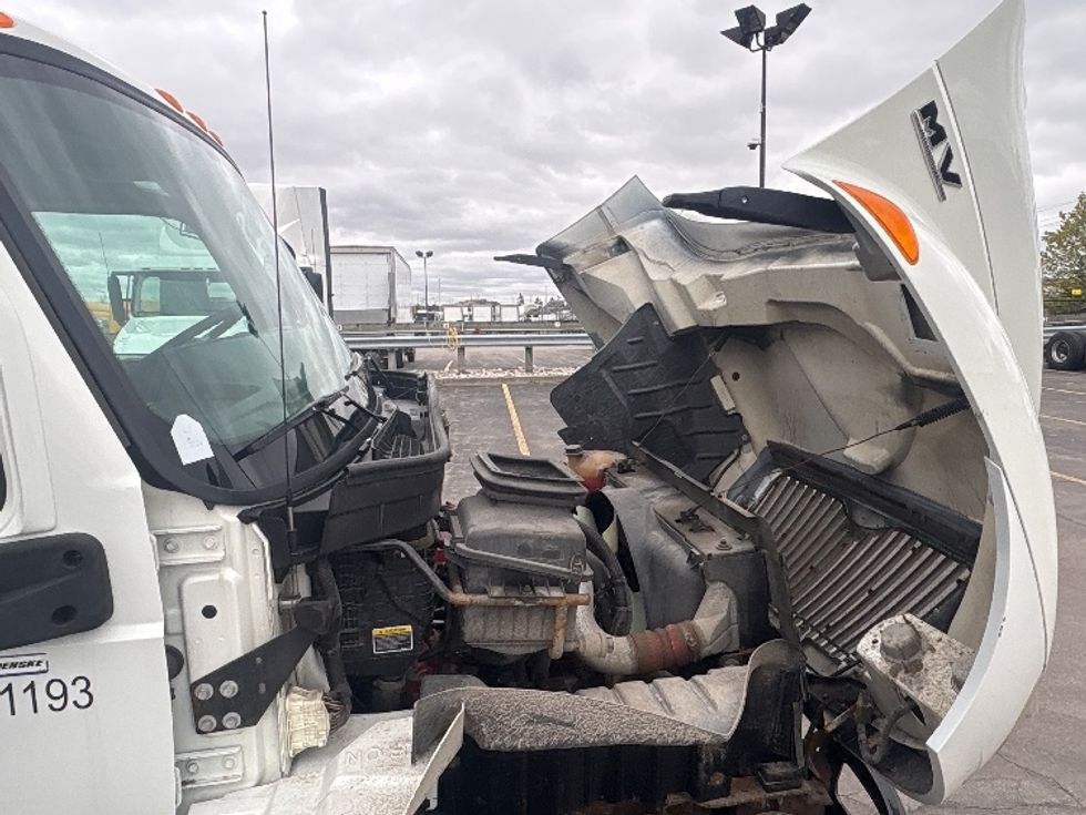 Cab and Chassis Truck-Light and Medium Duty Trucks-International-2020-MV607-Brampton-ON-256,240\n\t\tkm-$ 55,750 - Image 19