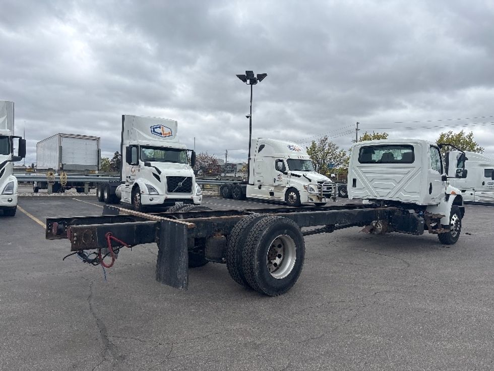 Cab and Chassis Truck-Light and Medium Duty Trucks-International-2020-MV607-Brampton-ON-256,240\n\t\tkm-$ 55,750 - Image 9